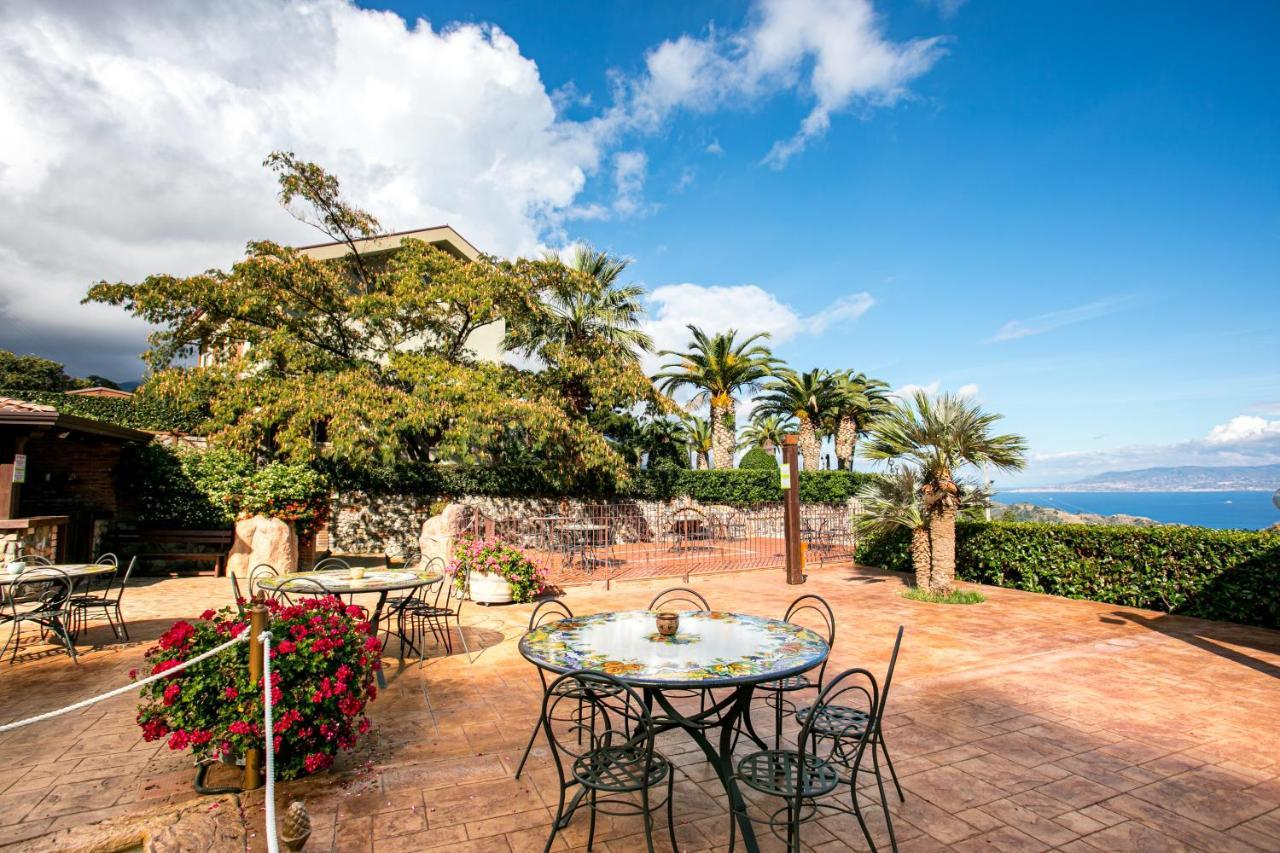 B & B Le Casette Sull'Albero Di Villa Alba Messina Bagian luar foto