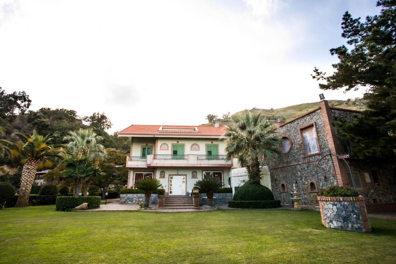 B & B Le Casette Sull'Albero Di Villa Alba Messina Bagian luar foto