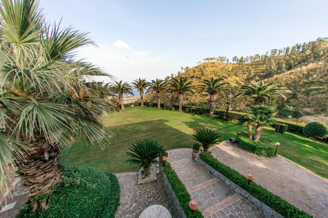 B & B Le Casette Sull'Albero Di Villa Alba Messina Bagian luar foto