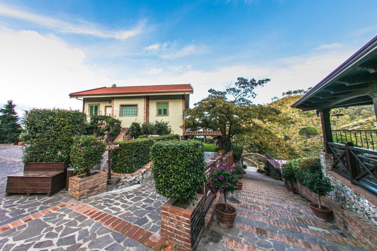 B & B Le Casette Sull'Albero Di Villa Alba Messina Bagian luar foto