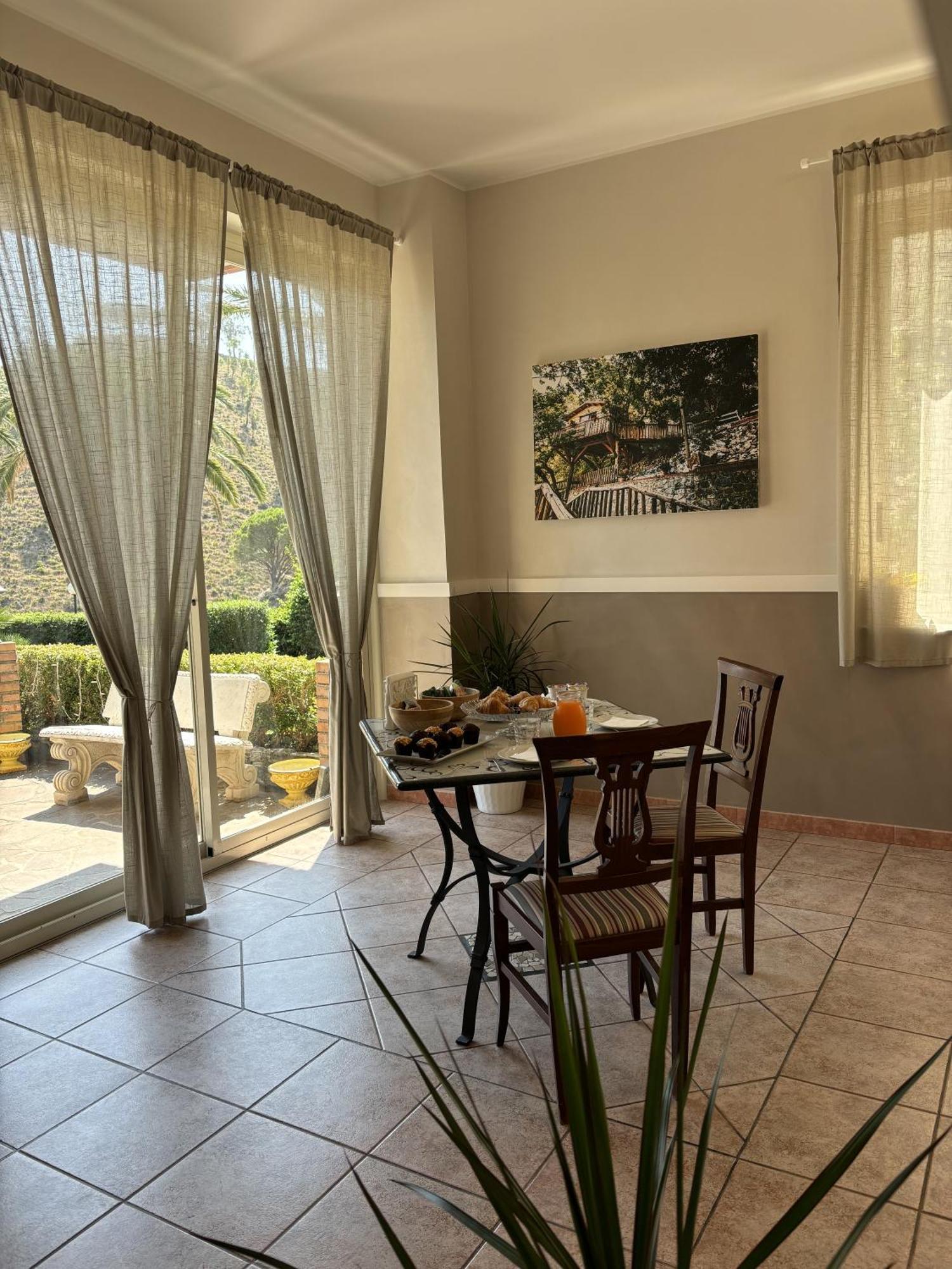 B & B Le Casette Sull'Albero Di Villa Alba Messina Bagian luar foto